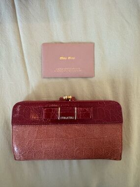 Miu Miu Two-Tone Pink Bow-Accent Leather Wallet